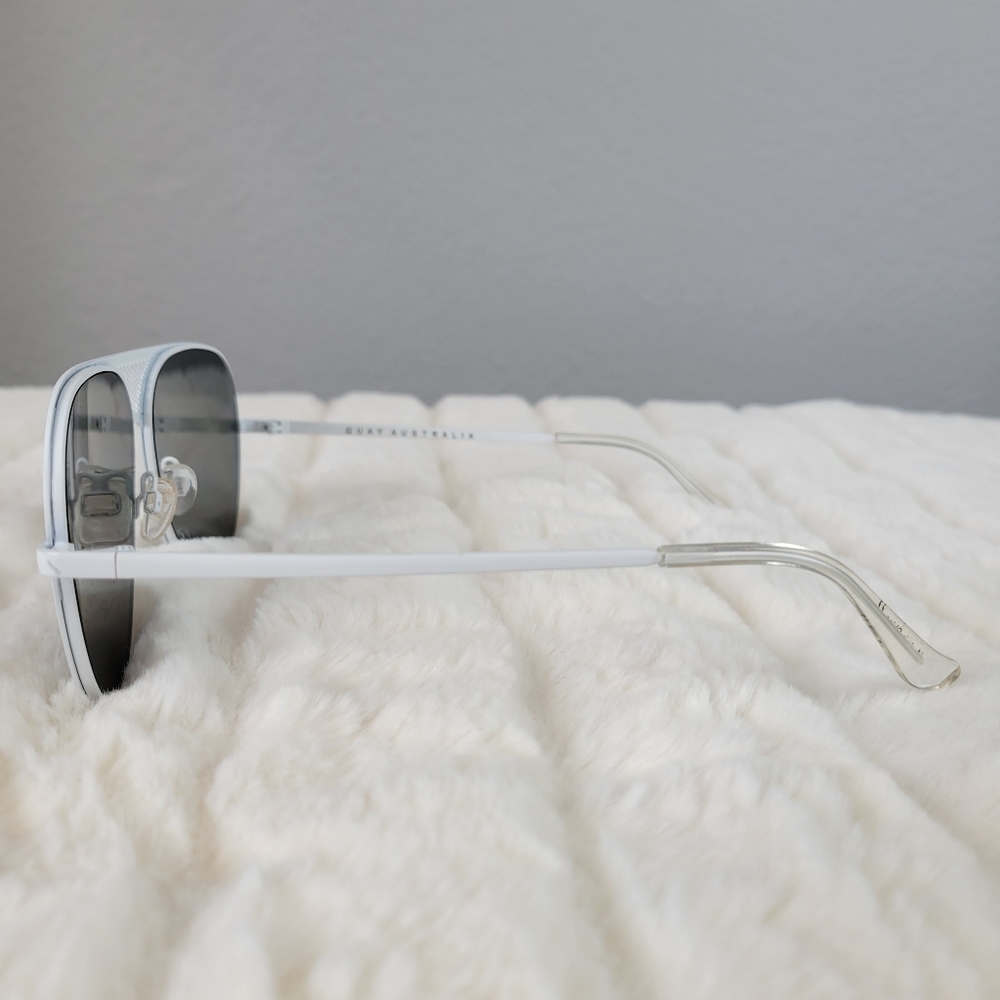 QUAY // ltd ed kylie jenner collab white glam oversized retro-chic aviators - Picture 10 of 16